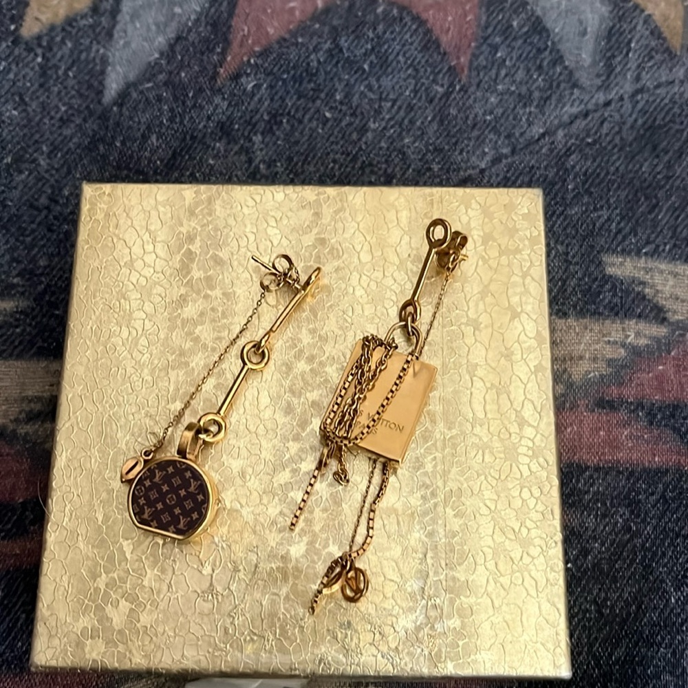 Authentic Louis Vuitton mismatch earring